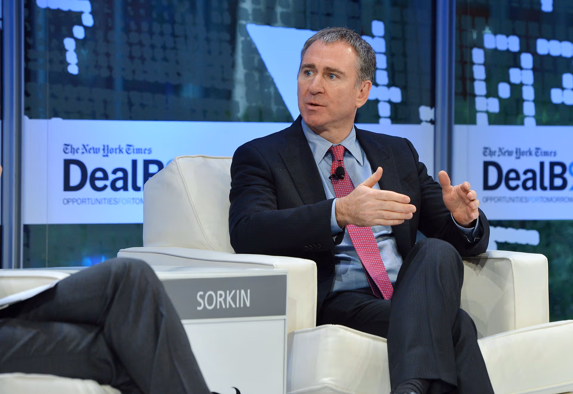 Ken Griffin Sounds Alarm as Gold Futures Tops $4,000 and Dollar Weakens