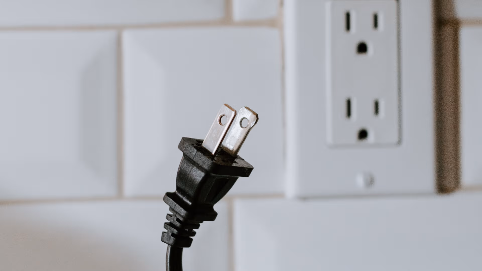 Crypto’s ‘Decentralized’ Illusion Shattered Again by Another AWS Meltdown